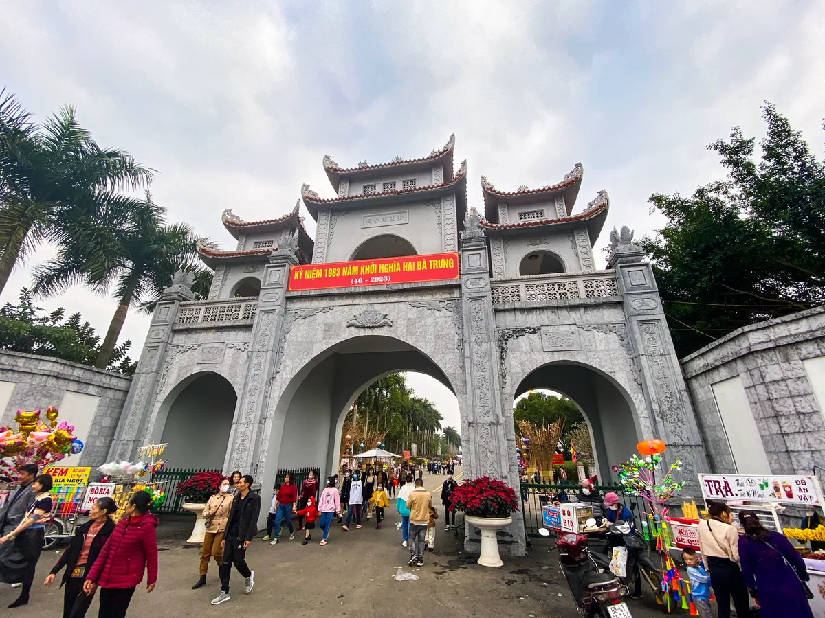 Cổng đền Hai Bà Trưng tại huyện Mê Linh, Hà Nội